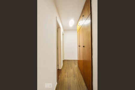 Corredor  de apartamento para alugar com 4 quartos, 100m² em Brooklin Paulista, São Paulo