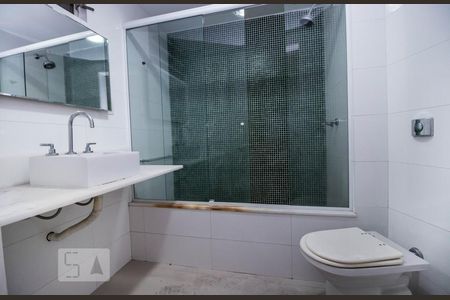 Banheiro de apartamento à venda com 3 quartos, 100m² em Laranjeiras, Rio de Janeiro