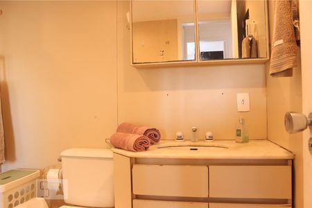 Banheiro de apartamento para alugar com 1 quarto, 50m² em Barra da Tijuca, Rio de Janeiro