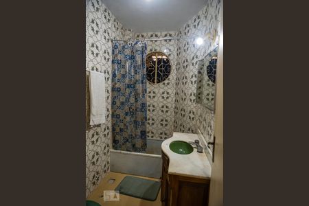 Banheiro de apartamento à venda com 1 quarto, 60m² em Leme, Rio de Janeiro