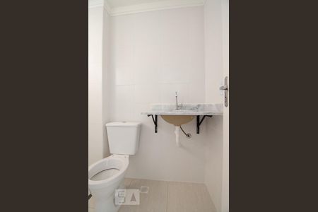 Banheiro de apartamento para alugar com 3 quartos, 60m² em Vila Satúrnia, Campinas