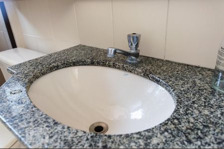 Banheiro de apartamento à venda com 2 quartos, 50m² em Vila Campesina, Osasco