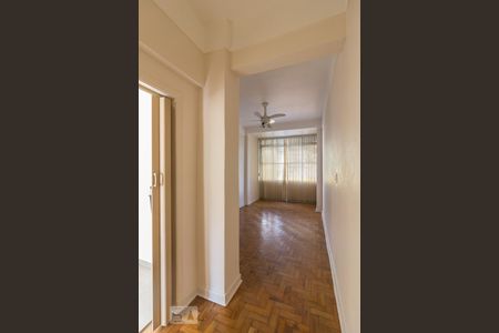 Corredor de entrada de apartamento para alugar com 1 quarto, 77m² em Bela Vista, São Paulo