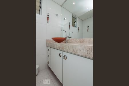 Banheiro de apartamento à venda com 1 quarto, 78m² em Vila Suzana, São Paulo