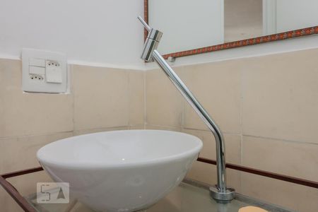 Banheiro de apartamento para alugar com 2 quartos, 50m² em Jardim Arpoador, São Paulo