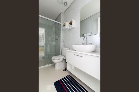 Banheiro de apartamento para alugar com 1 quarto, 50m² em Empresarial 18 do Forte, Barueri