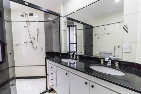 Apartamento à venda com 285m², 4 quartos e 4 vagas Apartamento à venda com 285m², 4 quartos e 4 vagasBanheiro da suíte 1