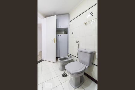 Apartamento à venda com 285m², 4 quartos e 4 vagas Apartamento à venda com 285m², 4 quartos e 4 vagasBanheiro da suíte 1