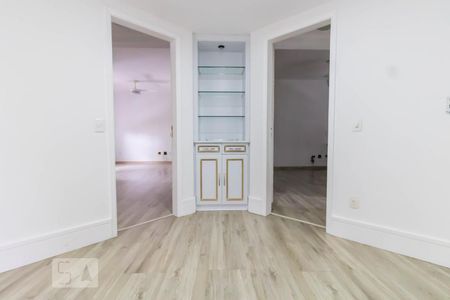 Apartamento à venda com 285m², 4 quartos e 4 vagas Apartamento à venda com 285m², 4 quartos e 4 vagasEntrada dos quartos