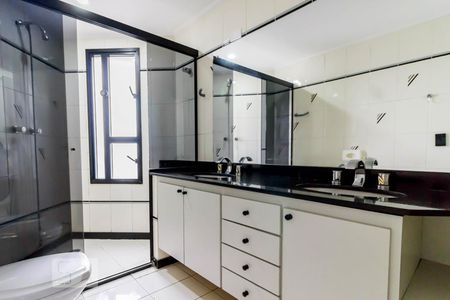 Apartamento à venda com 285m², 4 quartos e 4 vagas Apartamento à venda com 285m², 4 quartos e 4 vagasBanheiro da suíte 2