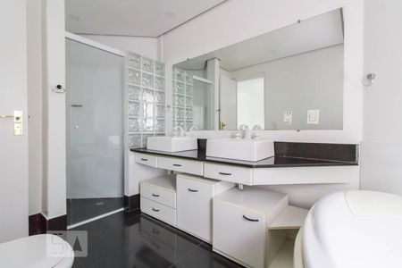 Apartamento à venda com 285m², 4 quartos e 4 vagas Apartamento à venda com 285m², 4 quartos e 4 vagasBanheiro da suíte master
