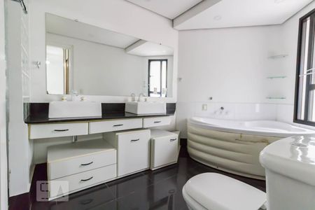 Apartamento à venda com 285m², 4 quartos e 4 vagas Apartamento à venda com 285m², 4 quartos e 4 vagasBanheiro da suíte master