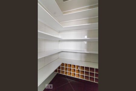 Apartamento à venda com 285m², 4 quartos e 4 vagas Apartamento à venda com 285m², 4 quartos e 4 vagasDespensa