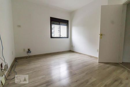 Apartamento à venda com 285m², 4 quartos e 4 vagas Apartamento à venda com 285m², 4 quartos e 4 vagasEscritório