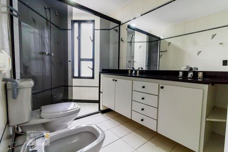 Apartamento à venda com 285m², 4 quartos e 4 vagas Apartamento à venda com 285m², 4 quartos e 4 vagasBanheiro da suíte 2