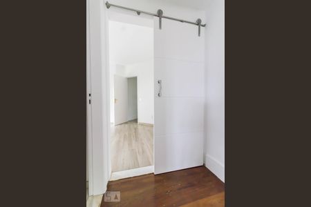 Apartamento à venda com 285m², 4 quartos e 4 vagas Apartamento à venda com 285m², 4 quartos e 4 vagasEntrada para o escritório