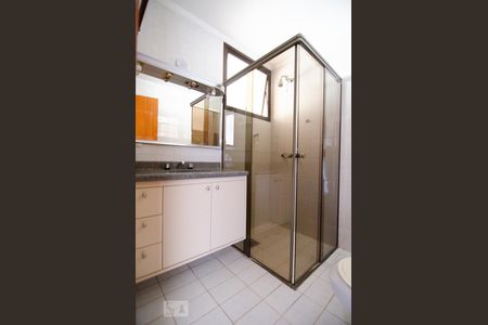 Banheiro de apartamento para alugar com 2 quartos, 100m² em Cambuí, Campinas