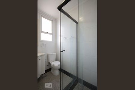 Banheiro de apartamento para alugar com 1 quarto, 42m² em Campo Belo, São Paulo