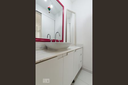 Banheiro de kitnet/studio à venda com 1 quarto, 43m² em Melville Empresarial Ii, Barueri