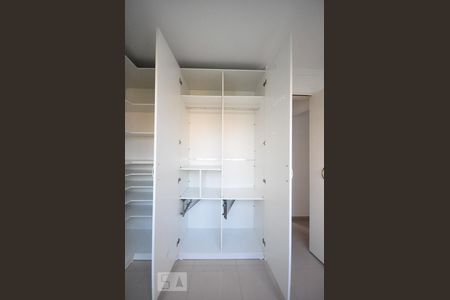 Armário do quarto 2 de apartamento para alugar com 3 quartos, 70m² em Jardim Arpoador, São Paulo