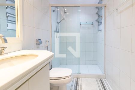 Banheiro da suíte de apartamento para alugar com 2 quartos, 100m² em Leblon, Rio de Janeiro