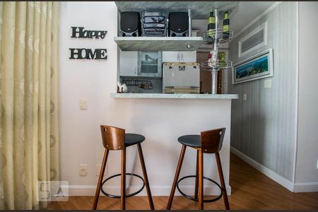 Detalhe sala e cozinha de apartamento à venda com 1 quarto, 40m² em Botafogo, Rio de Janeiro