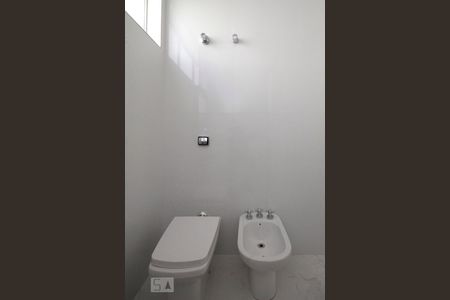 Banheiro de apartamento para alugar com 2 quartos, 180m² em Higienópolis, São Paulo