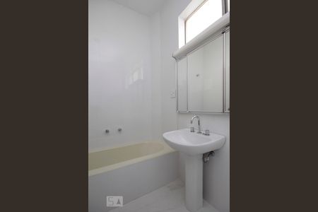 Banheiro de apartamento para alugar com 2 quartos, 180m² em Higienópolis, São Paulo