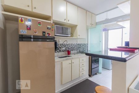 Cozinha de apartamento para alugar com 1 quarto, 45m² em Campo Belo, São Paulo