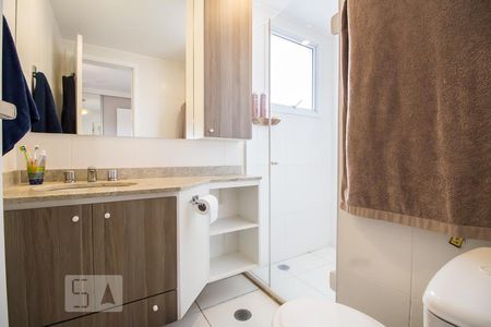 Banheiro suíte de apartamento à venda com 2 quartos, 74m² em Alto de Pinheiros, São Paulo