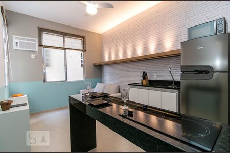 Entrada cozinha, sala/quarto de kitnet/studio para alugar com 1 quarto, 24m² em Botafogo, Rio de Janeiro