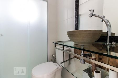 Banheiro de apartamento para alugar com 2 quartos, 49m² em Barra Funda, São Paulo