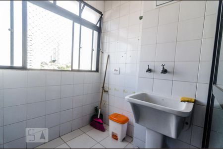 Área de Serviço de apartamento para alugar com 2 quartos, 55m² em Vila Bertioga, São Paulo