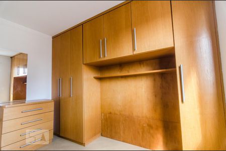 Quarto 1 de apartamento para alugar com 2 quartos, 55m² em Vila Bertioga, São Paulo