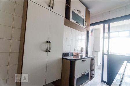 Cozinha de apartamento para alugar com 2 quartos, 55m² em Vila Bertioga, São Paulo