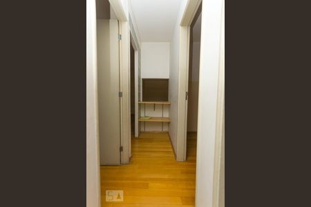 Corredor de apartamento para alugar com 3 quartos, 67m² em Cambuci, São Paulo