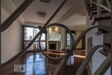 Detalhe da escada com a sala de TB ao fundo.  de apartamento à venda com 3 quartos, 147m² em Vila Gomes Cardim, São Paulo