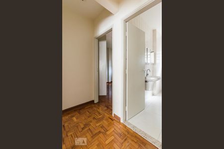 Corredor de apartamento à venda com 2 quartos, 89m² em Centro, Campinas