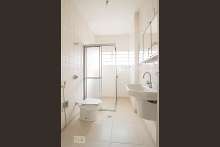 Banheiro de apartamento à venda com 2 quartos, 89m² em Centro , Campinas