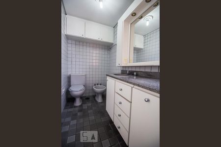 Banheiro  de apartamento para alugar com 1 quarto, 56m² em Pinheiros, São Paulo