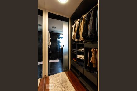 Closet de apartamento para alugar com 1 quarto, 64m² em Itaim Bibi, São Paulo