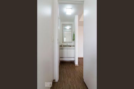 Corredor do quarto e lavabo  de apartamento para alugar com 1 quarto, 50m² em Vila Gomes Cardim, São Paulo