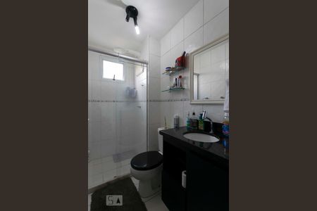 Banheiro de apartamento à venda com 2 quartos, 49m² em Vila Firmiano Pinto, São Paulo