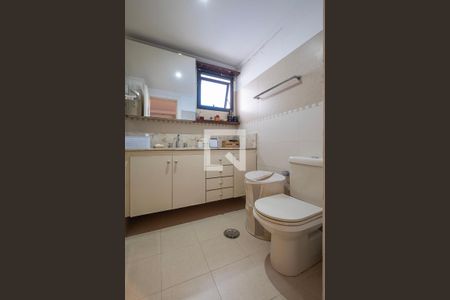 Apartamento à venda com 204m², 3 quartos e 2 vagas Apartamento à venda com 204m², 3 quartos e 2 vagasSuíte 2 - Banheiro