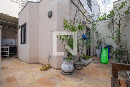 Apartamento à venda com 204m², 3 quartos e 2 vagas Apartamento à venda com 204m², 3 quartos e 2 vagasTerraço