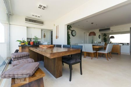 Varanda de apartamento à venda com 4 quartos, 255m² em Vila Gumercindo, São Paulo