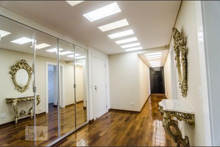 Corredor de apartamento à venda com 4 quartos, 400m² em Jardim Anália Franco, São Paulo