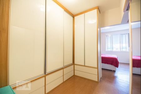 Closet de apartamento à venda com 2 quartos, 110m² em Pinheiros, São Paulo