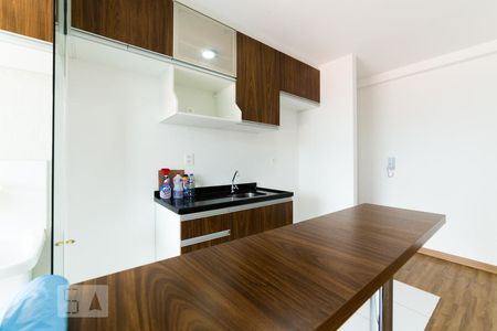 Cozinha de apartamento para alugar com 2 quartos, 57m² em Jardim das Acácias, São Paulo