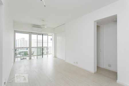 Sala de apartamento para alugar com 1 quarto, 62m² em Barra da Tijuca, Rio de Janeiro